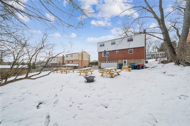 208 Crescent Garden Dr, Penn Hills, PA 15235