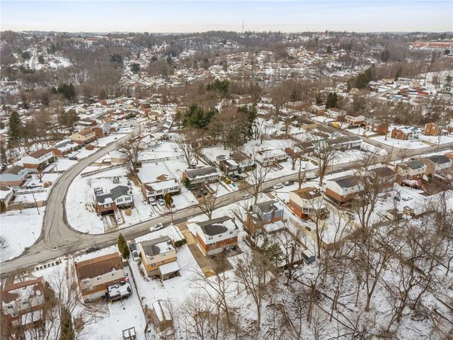 208 Crescent Garden Dr, Penn Hills, PA 15235