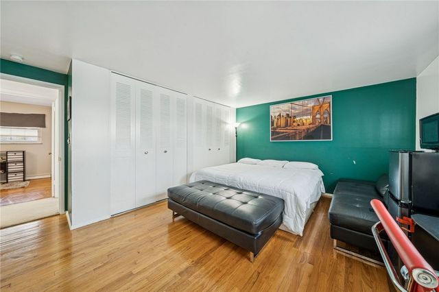 208 Crescent Garden Dr, Penn Hills, PA 15235