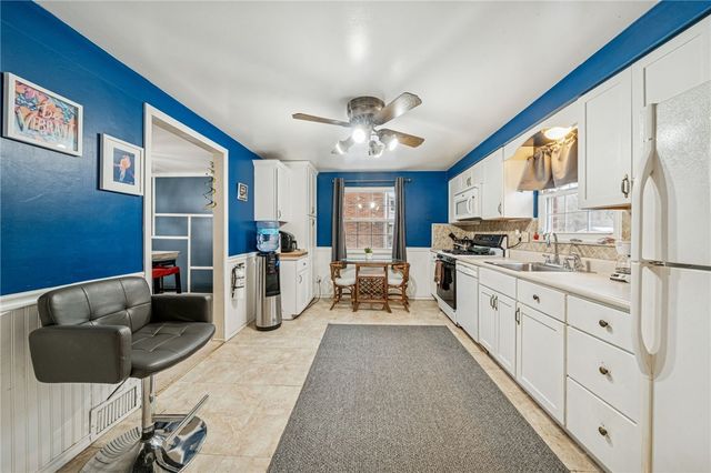 208 Crescent Garden Dr, Penn Hills, PA 15235