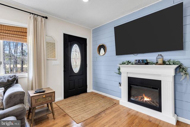 7 CHESTNUT DR, Jackson, NJ 08527