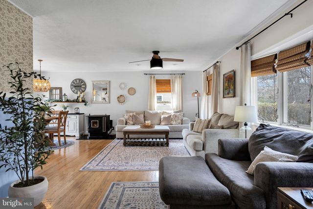 7 CHESTNUT DR, Jackson, NJ 08527