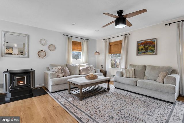 7 CHESTNUT DR, Jackson, NJ 08527