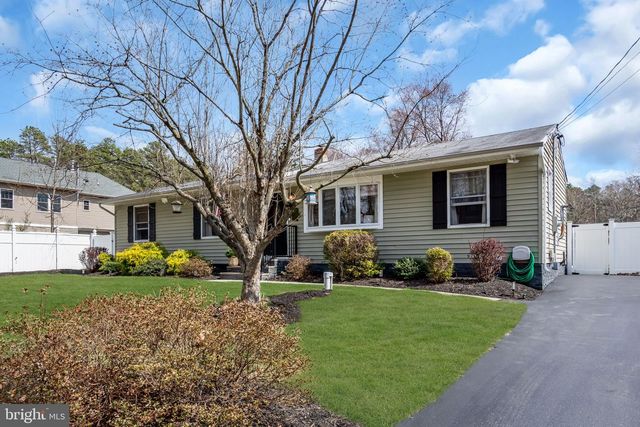 7 CHESTNUT DR, Jackson, NJ 08527