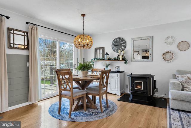 7 CHESTNUT DR, Jackson, NJ 08527