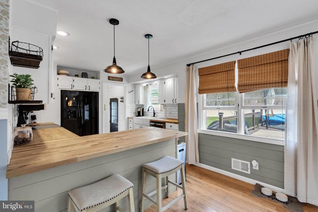 7 CHESTNUT DR, Jackson, NJ 08527
