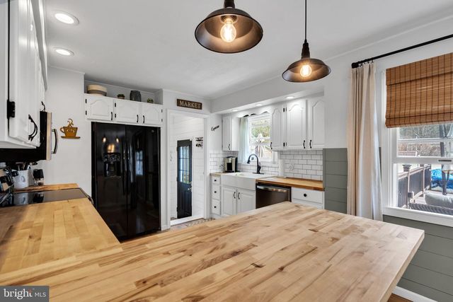 7 CHESTNUT DR, Jackson, NJ 08527