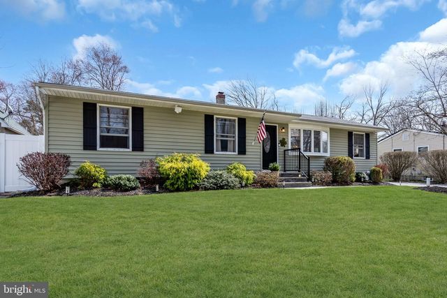 7 CHESTNUT DR, Jackson, NJ 08527