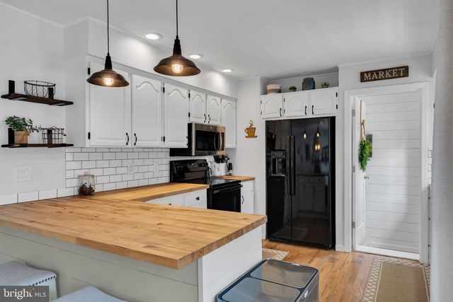 7 CHESTNUT DR, Jackson, NJ 08527