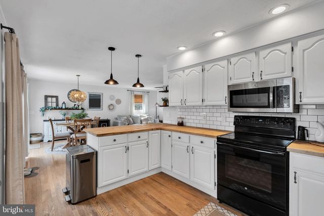 7 CHESTNUT DR, Jackson, NJ 08527