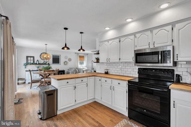 7 CHESTNUT DR, Jackson, NJ 08527
