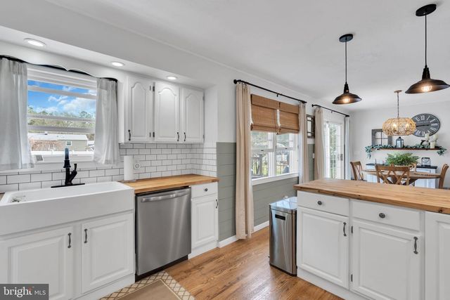7 CHESTNUT DR, Jackson, NJ 08527