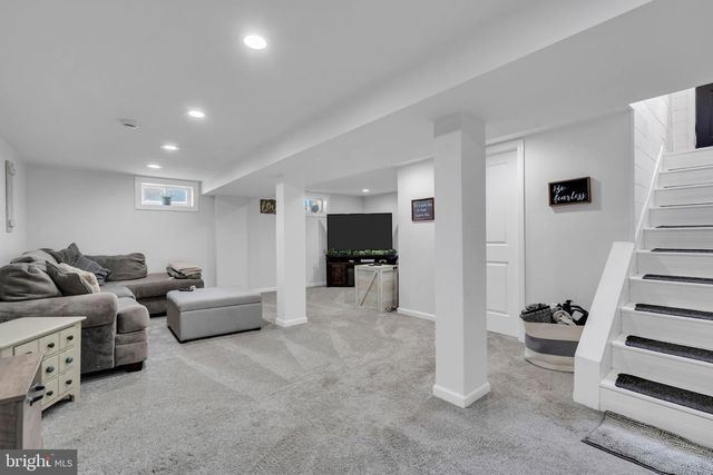 7 CHESTNUT DR, Jackson, NJ 08527