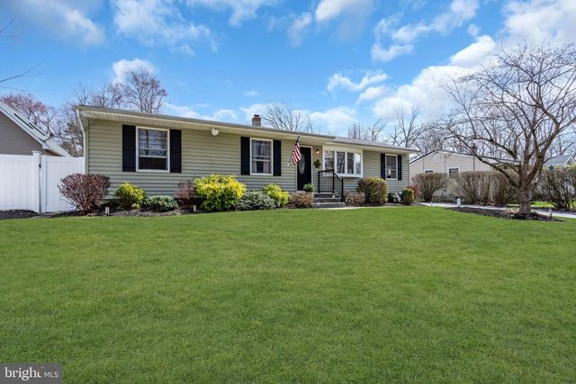 7 CHESTNUT DR, Jackson, NJ 08527