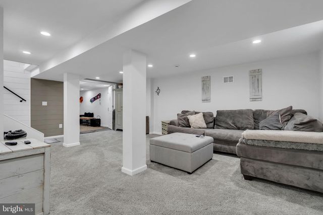 7 CHESTNUT DR, Jackson, NJ 08527