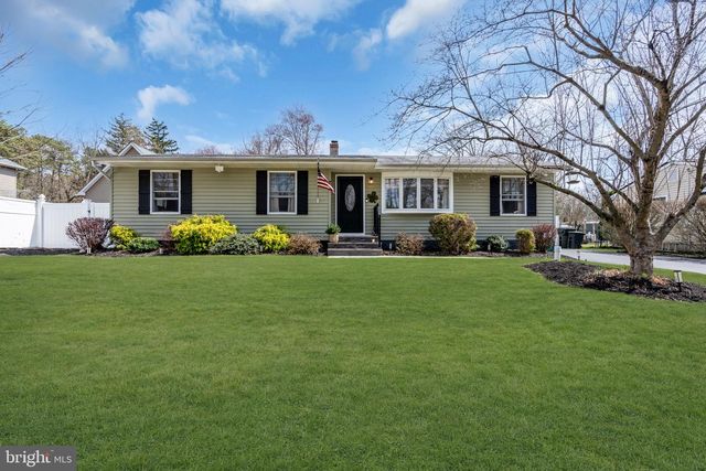 7 CHESTNUT DR, Jackson, NJ 08527