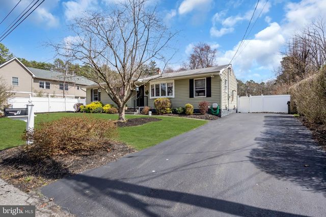 7 CHESTNUT DR, Jackson, NJ 08527
