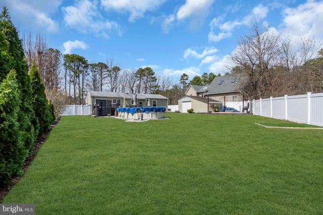 7 CHESTNUT DR, Jackson, NJ 08527