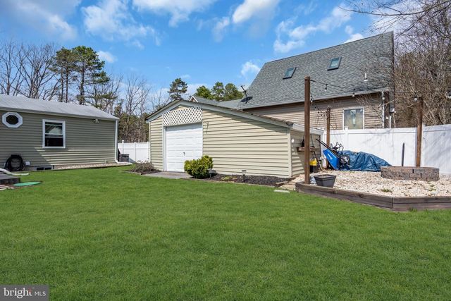 7 CHESTNUT DR, Jackson, NJ 08527
