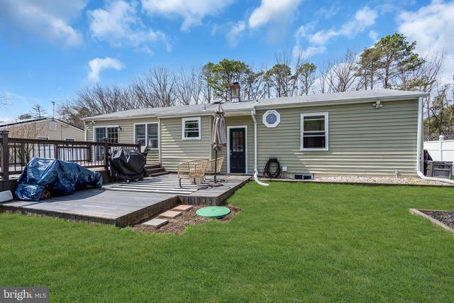 7 CHESTNUT DR, Jackson, NJ 08527