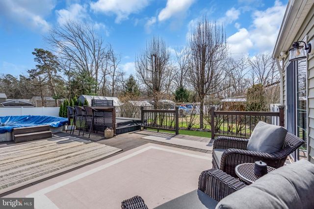7 CHESTNUT DR, Jackson, NJ 08527