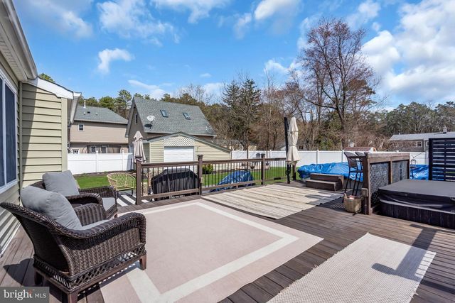 7 CHESTNUT DR, Jackson, NJ 08527