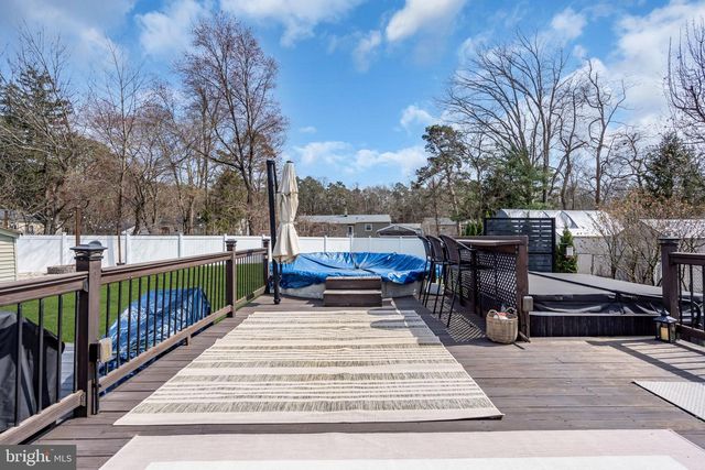7 CHESTNUT DR, Jackson, NJ 08527