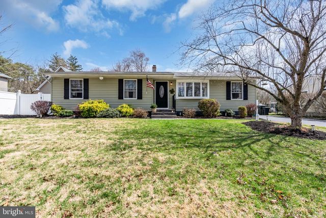 7 CHESTNUT DR, Jackson, NJ 08527