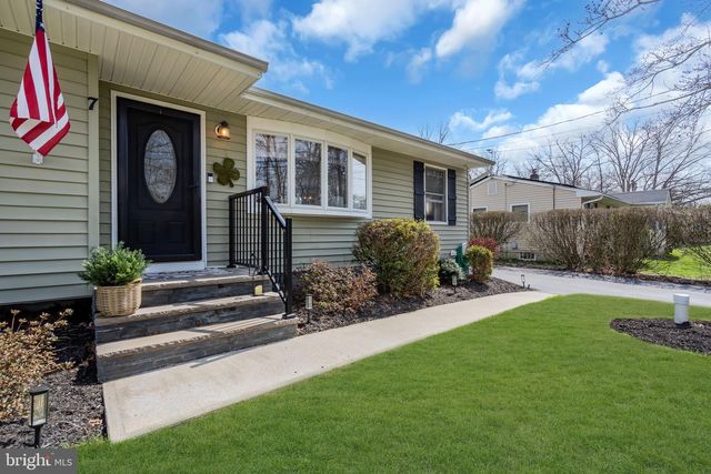 7 CHESTNUT DR, Jackson, NJ 08527