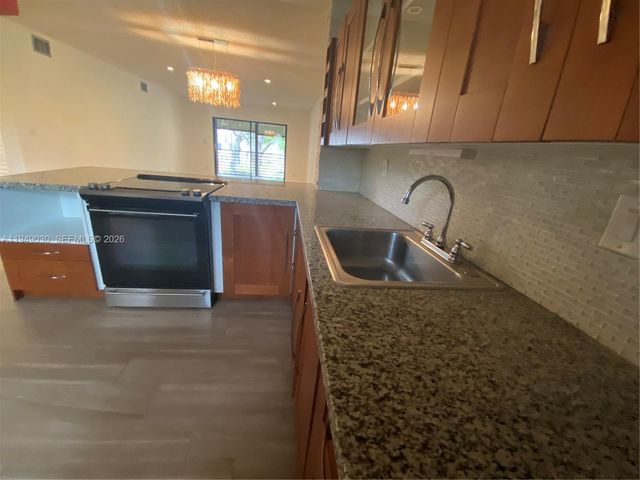 6090 N Sabal Palm Blvd 208, Tamarac, FL 33319