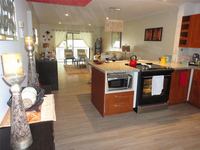 6090 N Sabal Palm Blvd 208, Tamarac, FL 33319