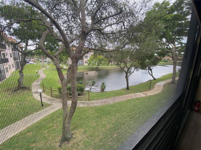 6090 N Sabal Palm Blvd 208, Tamarac, FL 33319