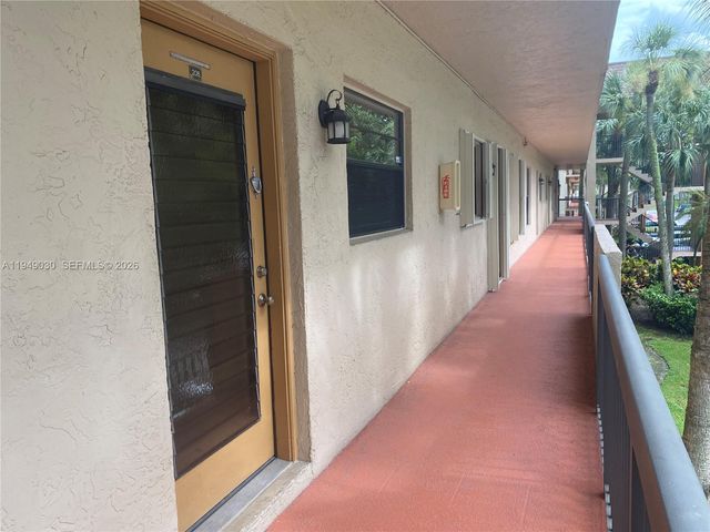 6090 N Sabal Palm Blvd 208, Tamarac, FL 33319