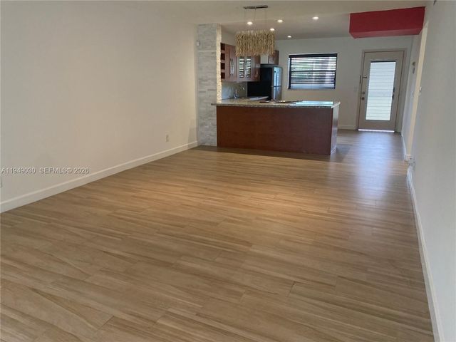 6090 N Sabal Palm Blvd 208, Tamarac, FL 33319