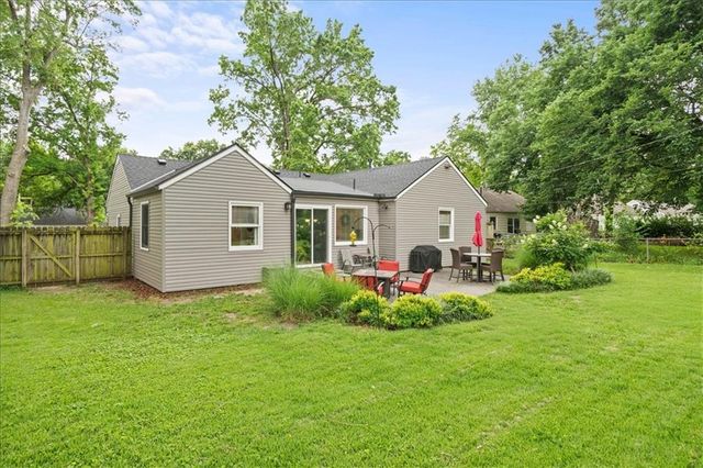 2300 W 79th Street, Prairie Village, KS 66208
