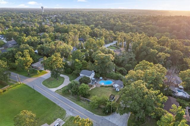 702 Dewoody Drive, Bentonville, AR 72712