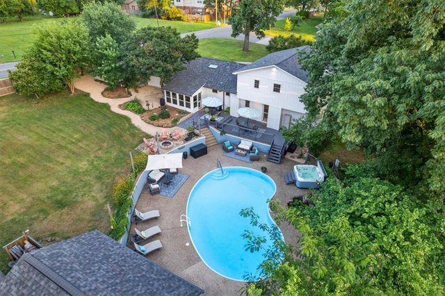 702 Dewoody Drive, Bentonville, AR 72712