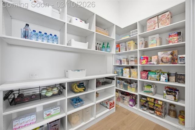 3281 Chickering Lane, Bloomfield Charter Township, MI 48302