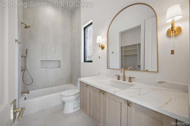 3281 Chickering Lane, Bloomfield Charter Township, MI 48302