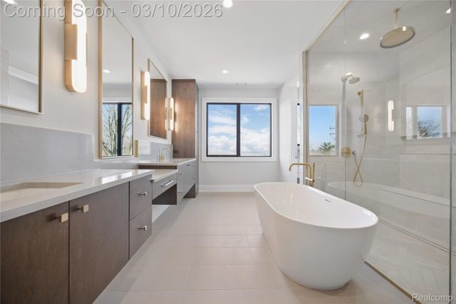 3281 Chickering Lane, Bloomfield Charter Township, MI 48302