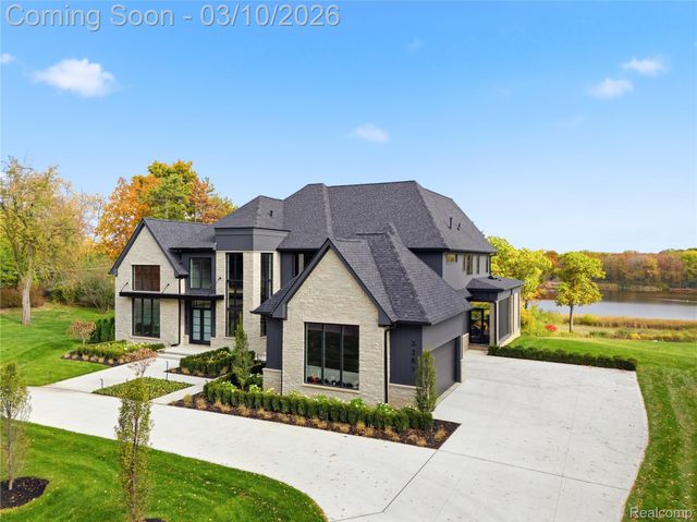 3281 Chickering Lane, Bloomfield Charter Township, MI 48302