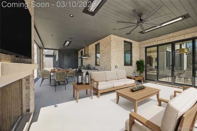 3281 Chickering Lane, Bloomfield Charter Township, MI 48302