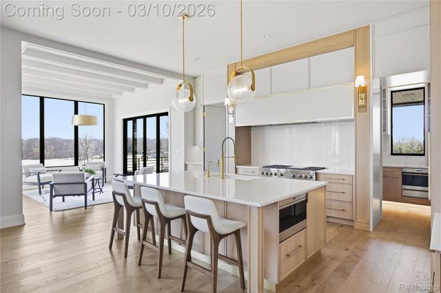 3281 Chickering Lane, Bloomfield Charter Township, MI 48302