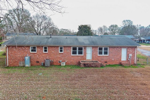 9 Merrimon Avenue, Boiling Springs, SC 29316