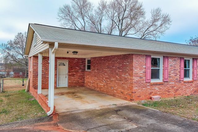 9 Merrimon Avenue, Boiling Springs, SC 29316