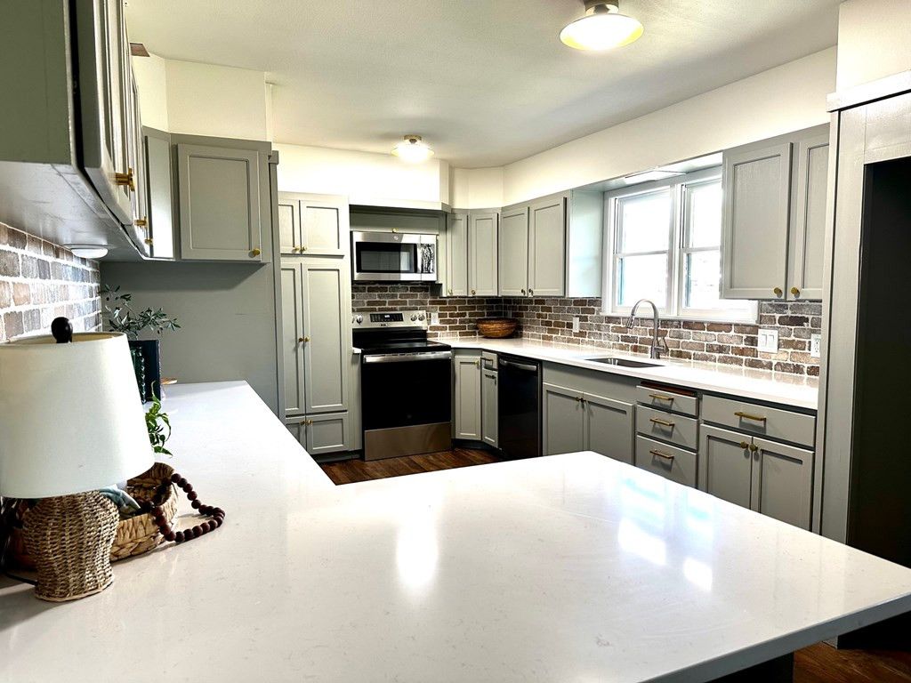 Image 10 of property listing at 2012 Jade Drive, San Angelo, TX 76904