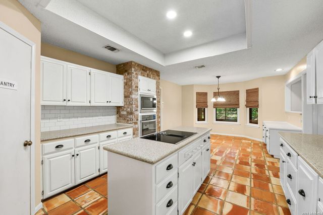 13311 LA VISTA DR, San Antonio, TX 78216