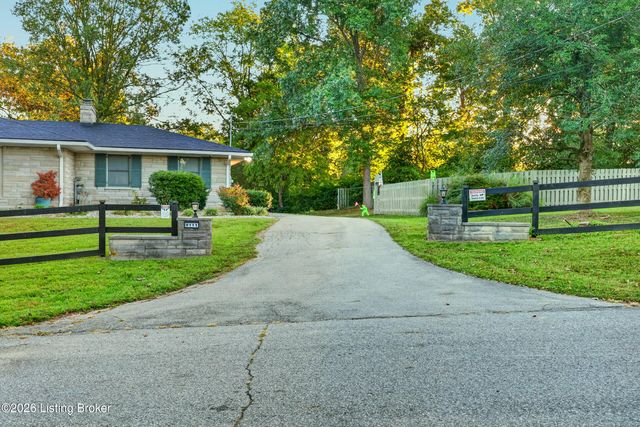 8111& 8113 Acme Way, Louisville, KY 40219