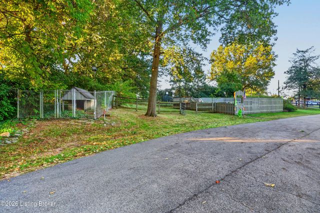 8111& 8113 Acme Way, Louisville, KY 40219
