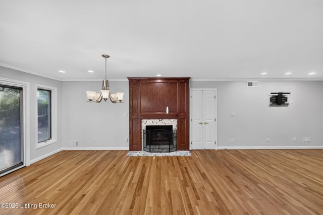 8111& 8113 Acme Way, Louisville, KY 40219